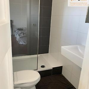 Zimmer mit zwei Einzelbetten